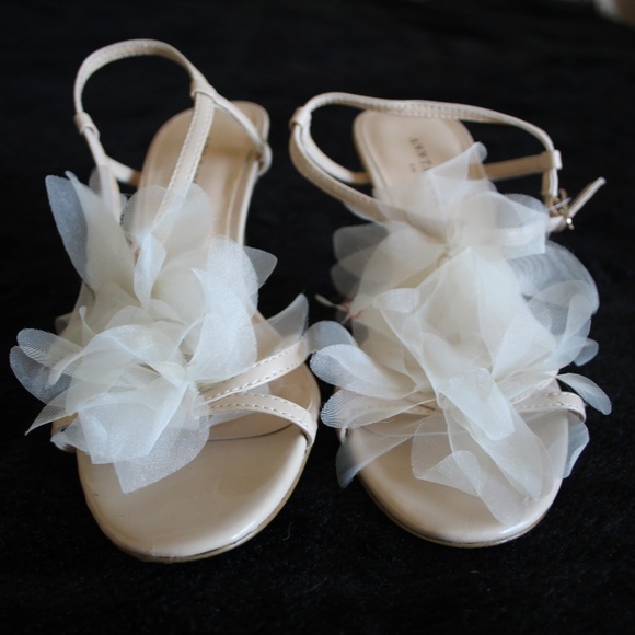 Ann Taylor Shoes - Ann Taylor dress sandals seize 6M, white and cream